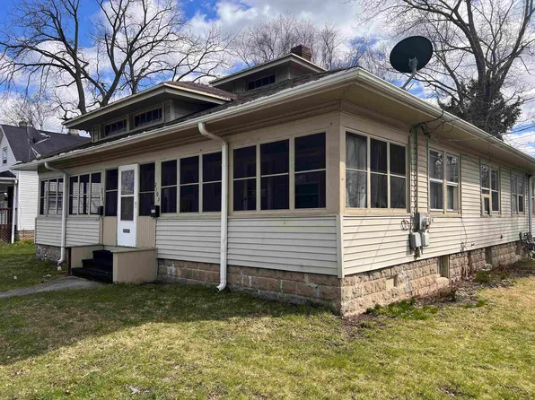 2105 Charles St, Rockford, IL 61104
