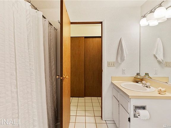 3rd image of 10003 NE 123rd St APT A