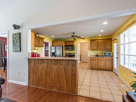 5th image of 15379 Woodstone Cir