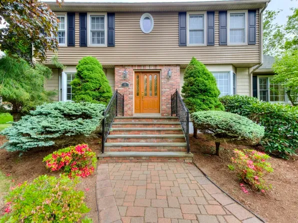 15 Bailin Dr, Worcester, MA 01604