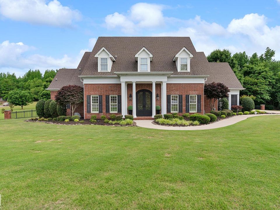 1st image of 4221 Clubhouse Dr
