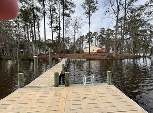 300 Harbour View Dr, Chocowinity, NC 27817