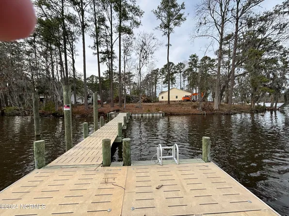 300 Harbour View Drive, Chocowinity, NC 27817