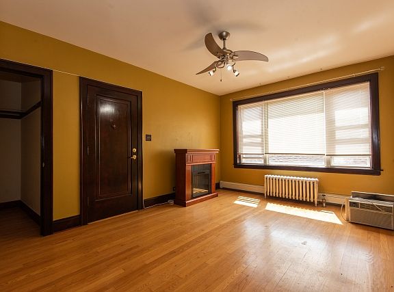 2nd image of 3415 N Hamlin Ave #2W