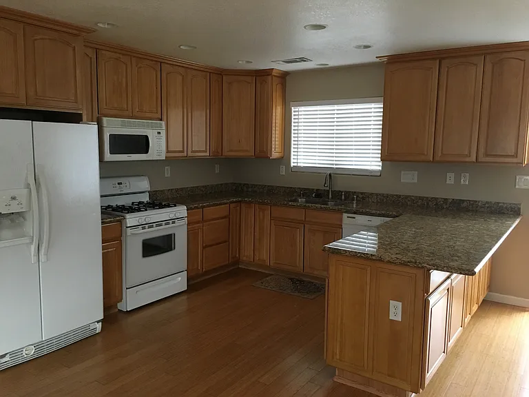 Roosevelt Ln — Photo 3