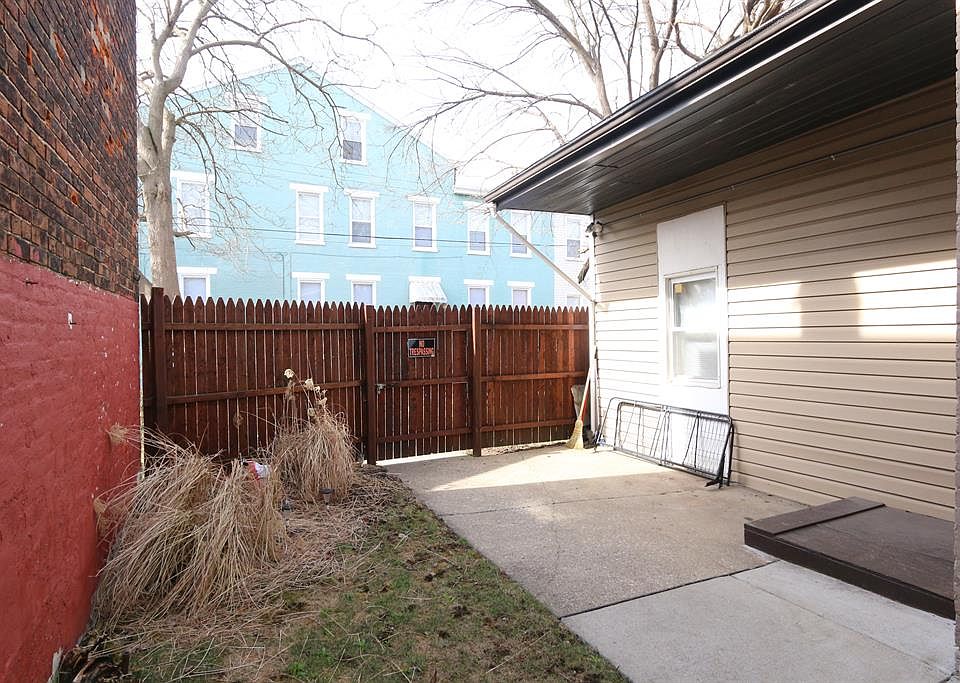 2nd image of 1429 Russell St
