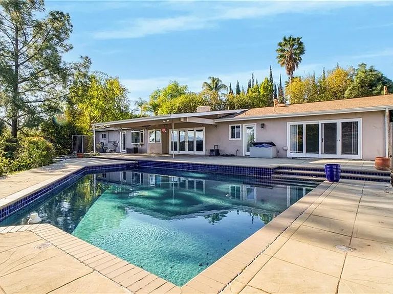 16922 Oak View Dr — Photo 1