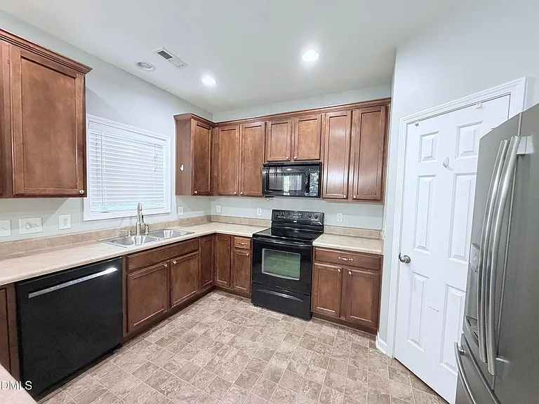 536 Gooseberry Dr — Photo 5