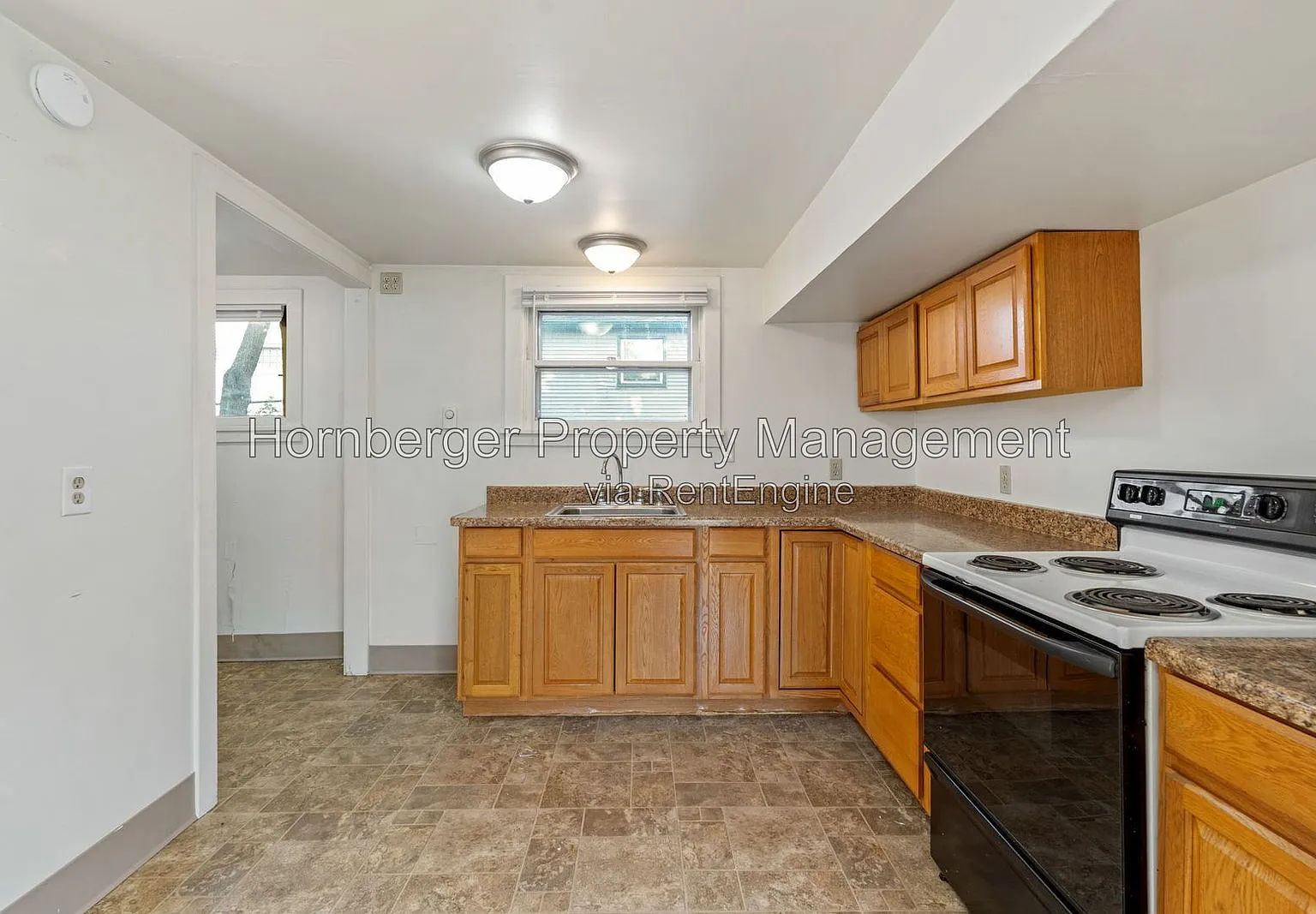 2 bed, 1.5 bath, 928 sqft, $1,595 — Photo 2