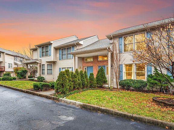 2nd image of 4721 Oakcliff Dr