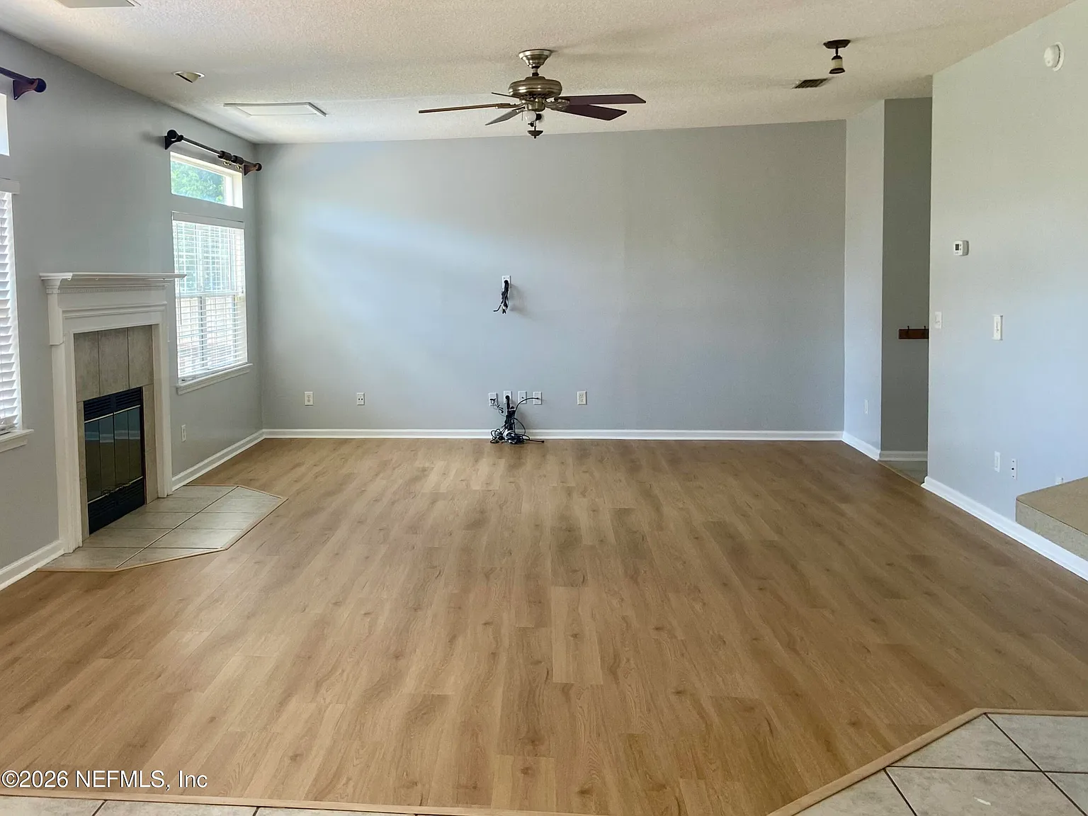 4 bed, 2.5 bath, 1974 sqft, $4,000 — Photo 2