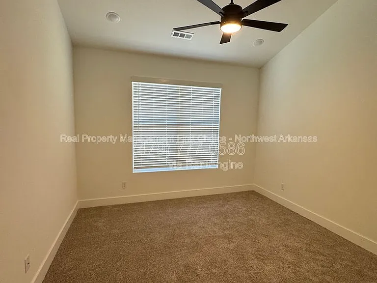 720 Sun Meadow Dr — Photo 12