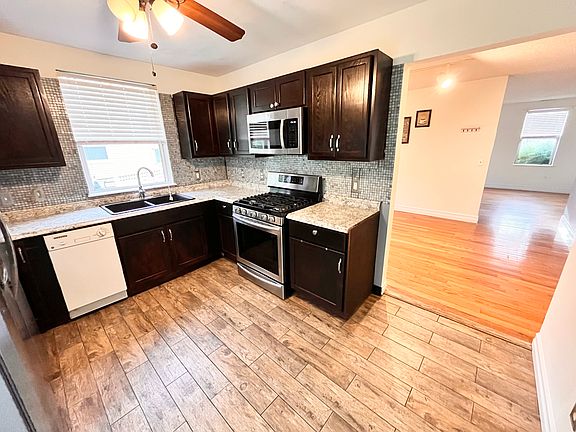 4th image of 295 Ashmun St