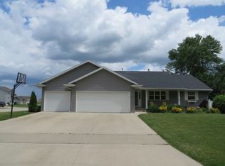 510 Oakforest Ln, Seymour, WI 54165