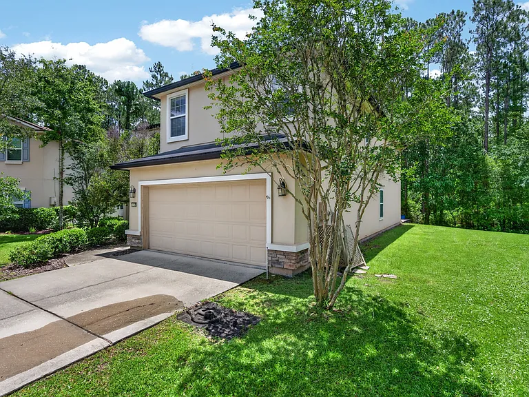 112 Kildrummy Ct — Photo 6