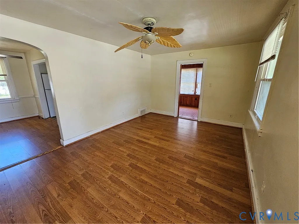 2 bed, 1.0 bath, 912 sqft, $1,000 — Photo 2