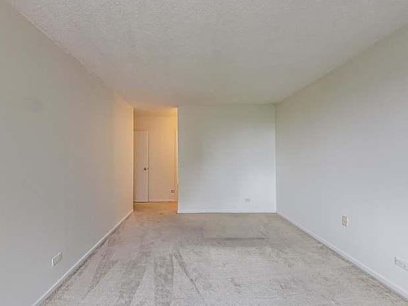 5th image of 801 S Plymouth Ct #1110-A