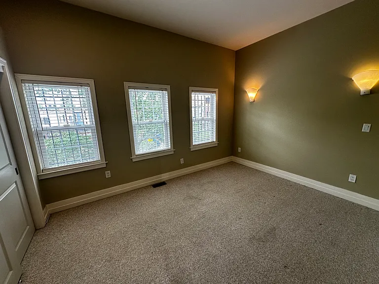 233 16th St SE — Photo 38