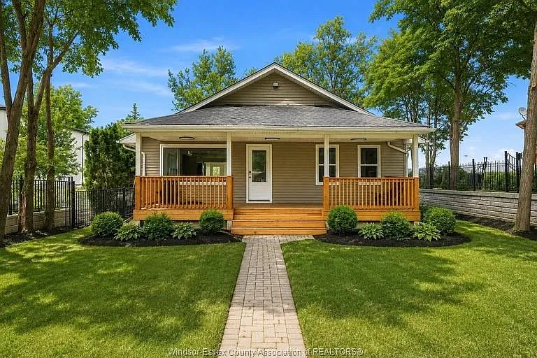 3 bed, $4,550 — Photo 1