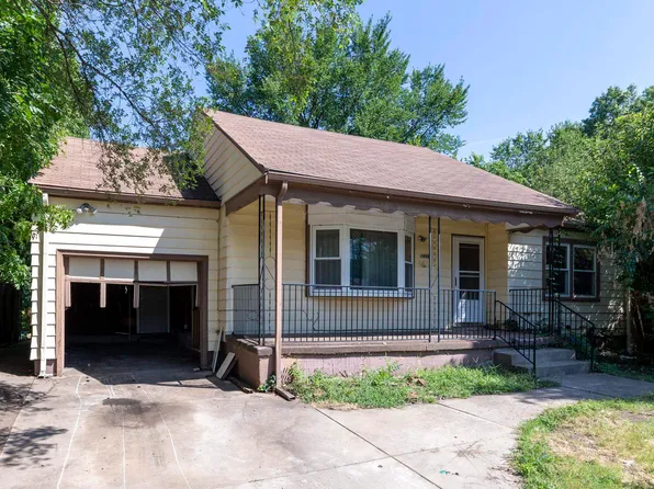 1608 N Northeast Pkwy, Wichita, KS 67208