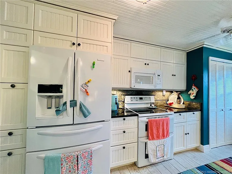 10044 S Ocean Dr #102 — Photo 9