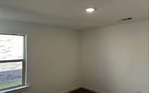 4 bed, 1727 sqft, $1,950 — Photo 3