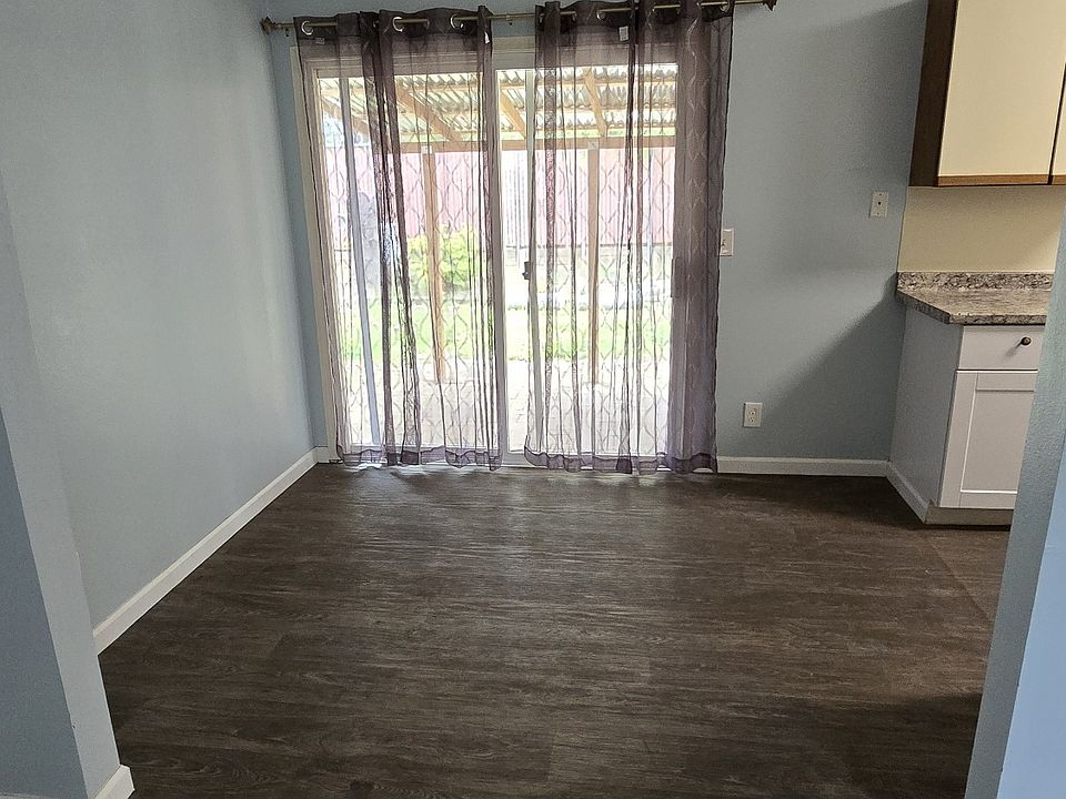 1st image of 2210 SE 45th Ave APT B