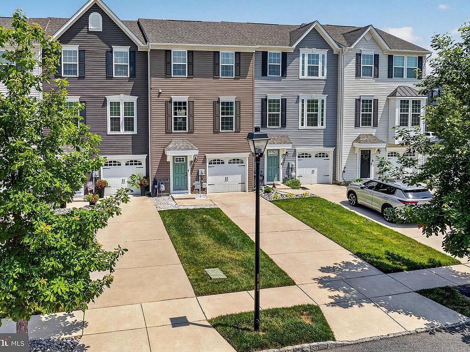 1st image of 607 Evelyn Way