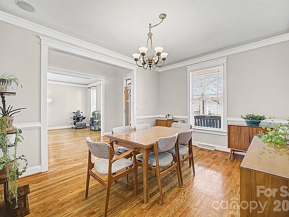 5th image of 1044 Hunters Run Dr