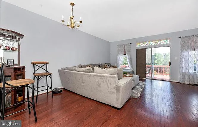 124 Cavenrock Ct — Photo 6