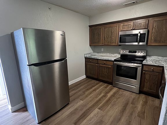 2nd image of 1074 Mace Rd #13