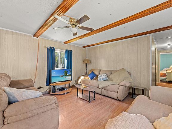 3rd image of 1415 Circle Dr.