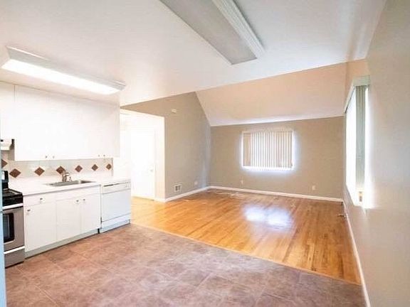 4th image of 85-87 Smithtown Blvd