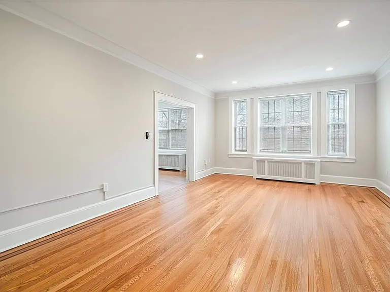 Worthington House Apartments — Photo 33