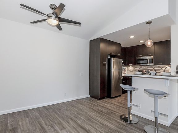 3rd image of 10045 Rio San Diego Dr APT 255