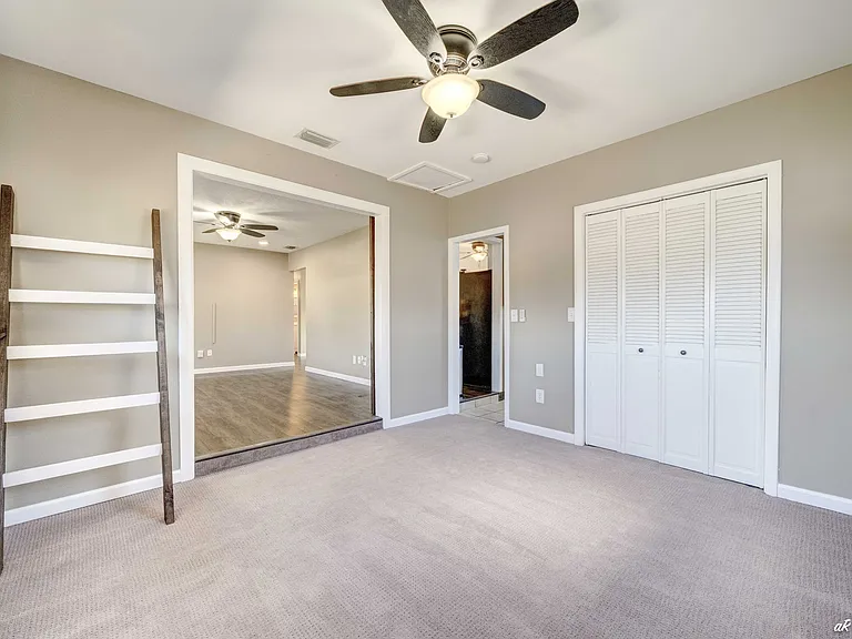 114 S Kimbrel Ave — Photo 4