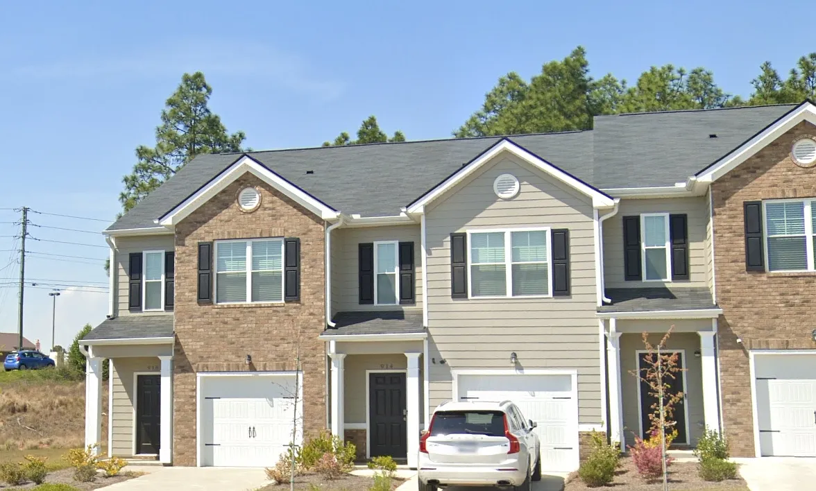 3 bed, 1435 sqft, $1,850 — Photo 1