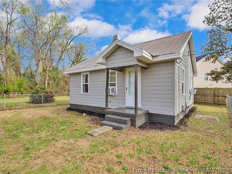 326 Hawley Ln — Photo 3