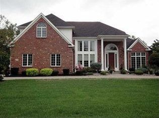 28 Ponderosa Ct, Orchard Park, NY 14127