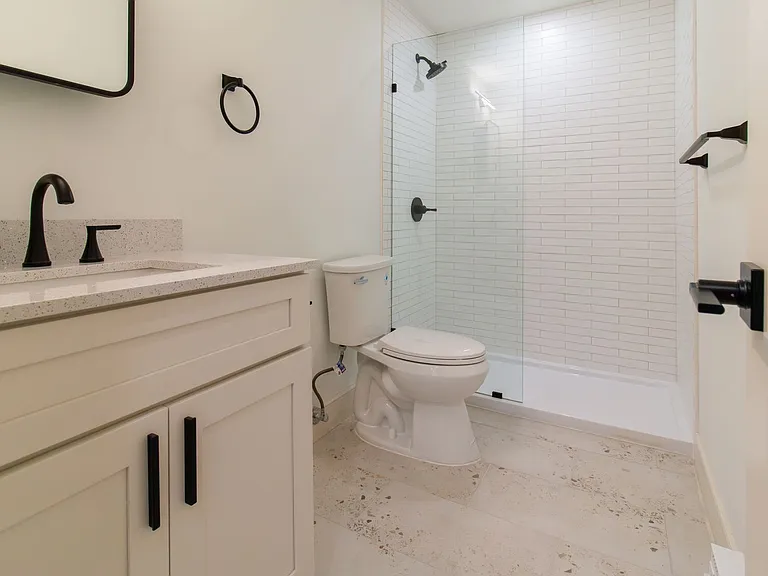 Huntington Apartments — Photo 44