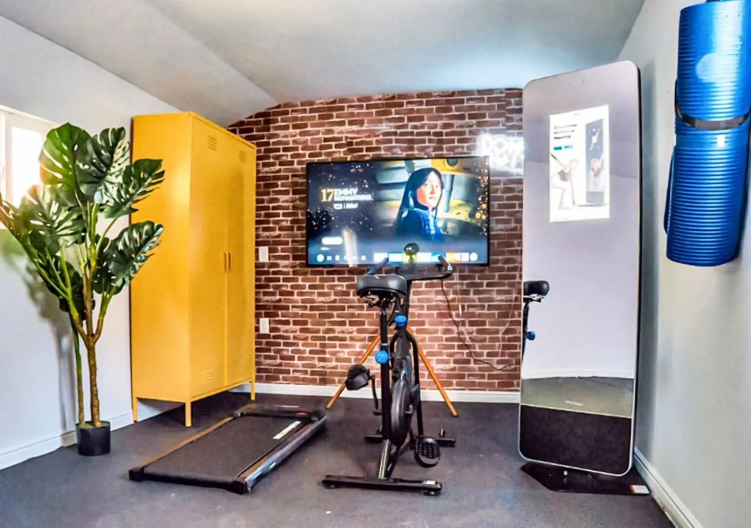 St. George Digital Nomad Base:Gym, Bikes, Hot Tub — Photo 2