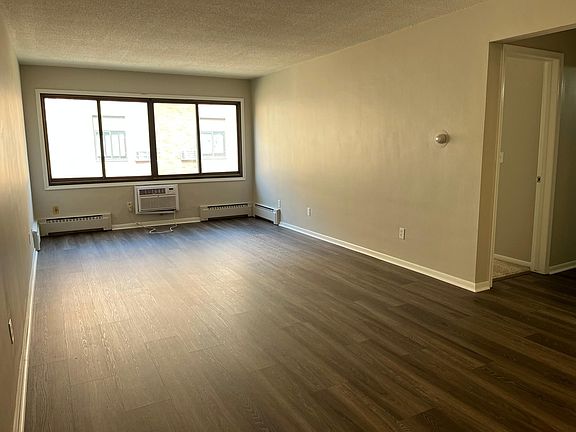 4th image of 912 22nd Ave S APT 201