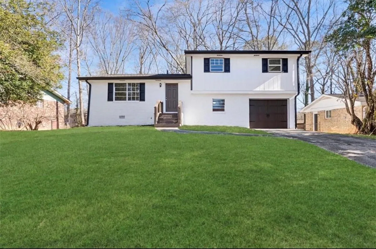 3 bed, 1200 sqft, $2,350 — Photo 1