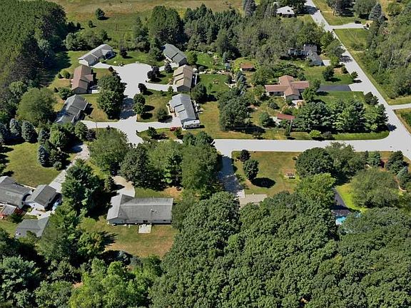 5th image of 907 Scott Dr