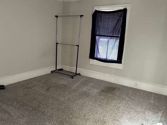 3rd image of 123 E Pine St.
