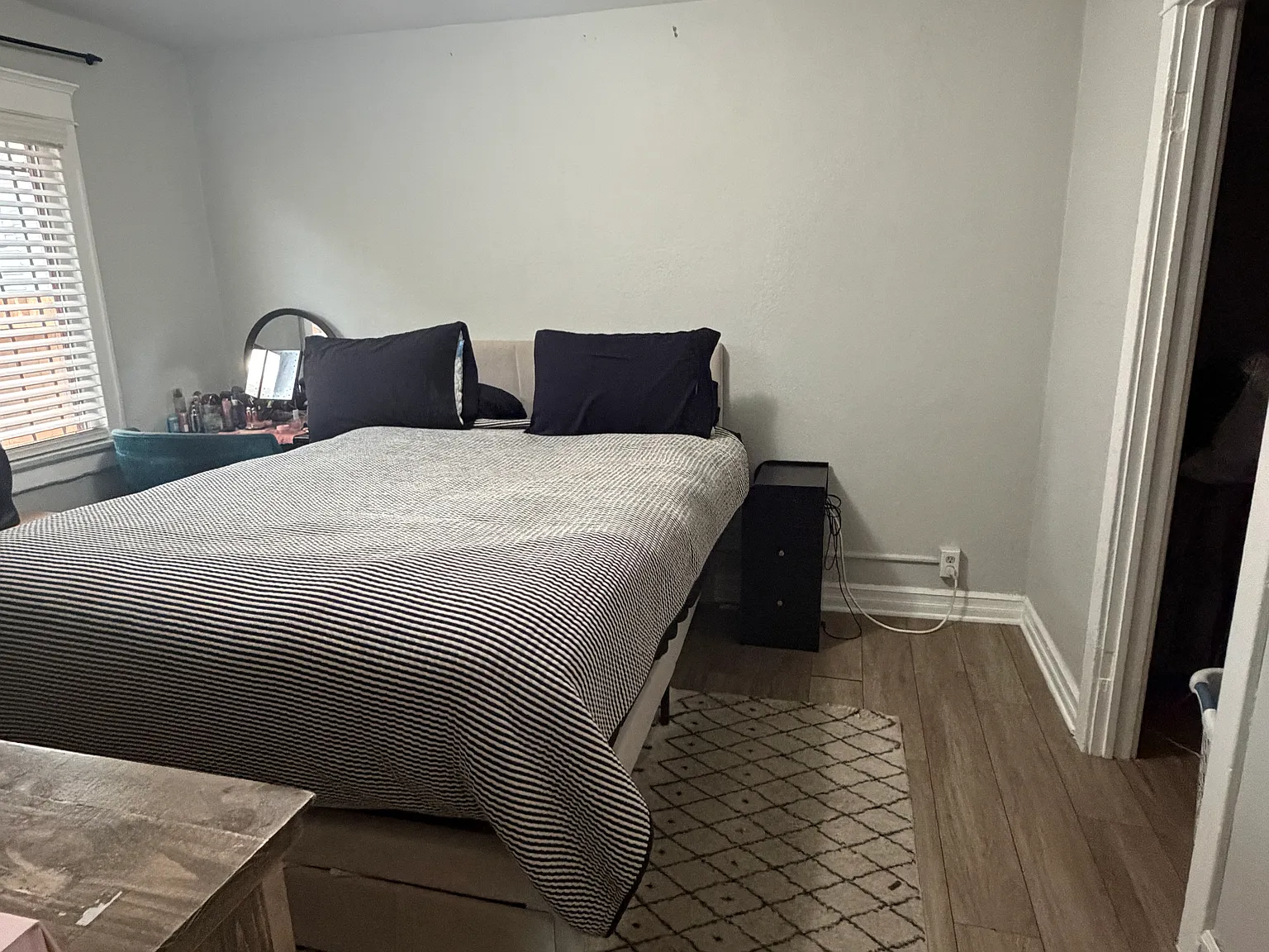 2 bed, 700 sqft, $2,700 — Photo 4