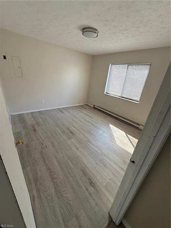 2 bed, 915 sqft, $999 — Photo 3