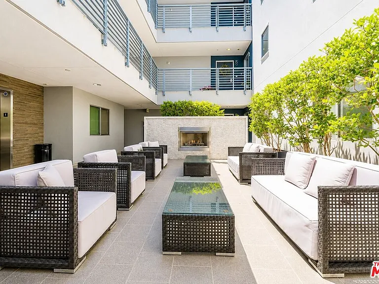 7857 W Manchester Ave #Penthouse 6 — Photo 32