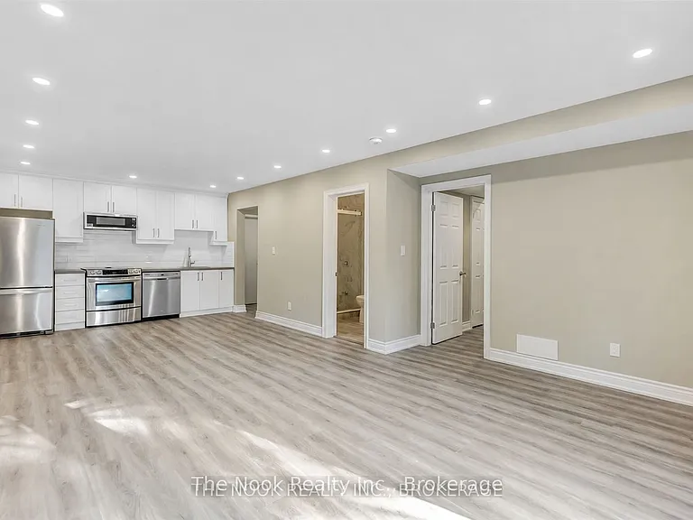 138 Huntington Cres — Photo 1