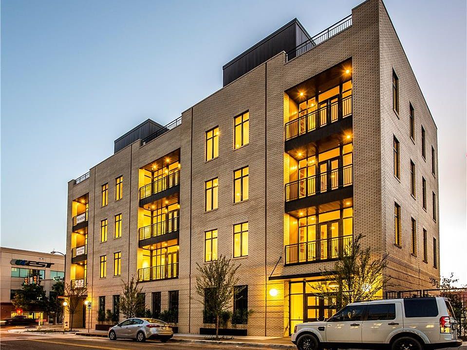 1st image of 701 N Hudson Ave #206